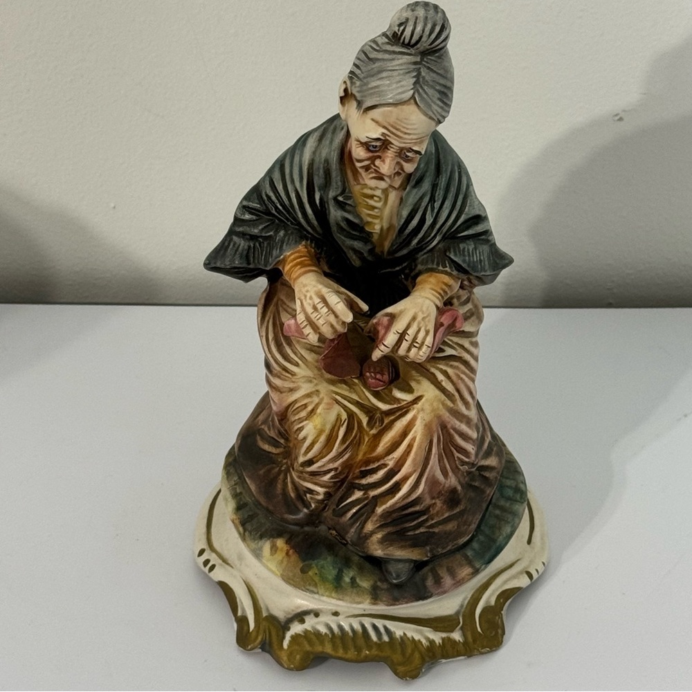 Capodimonte Old Woman Knitting Ceramic Figurine Grandma 9" Italy